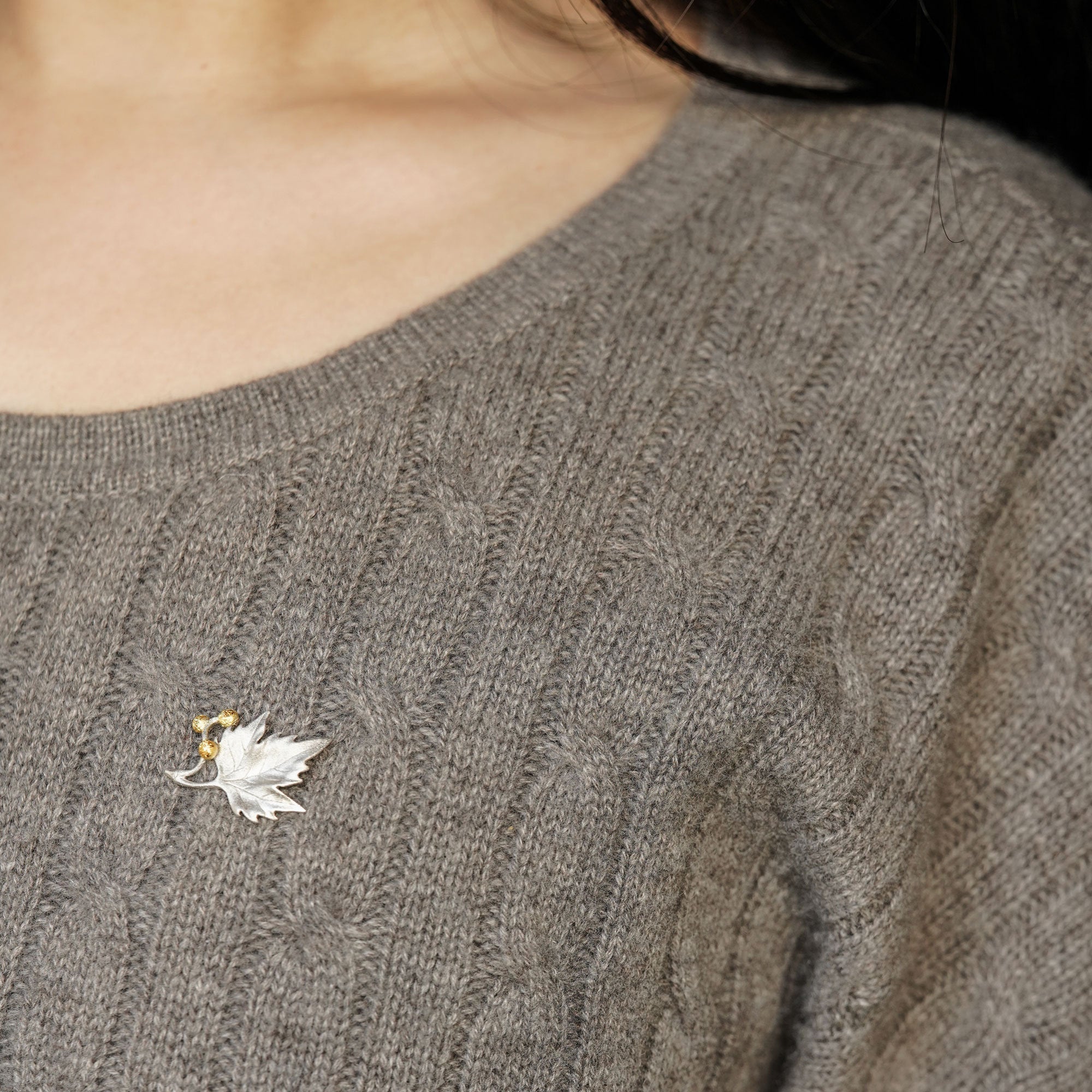 PLANE LEAF PIN