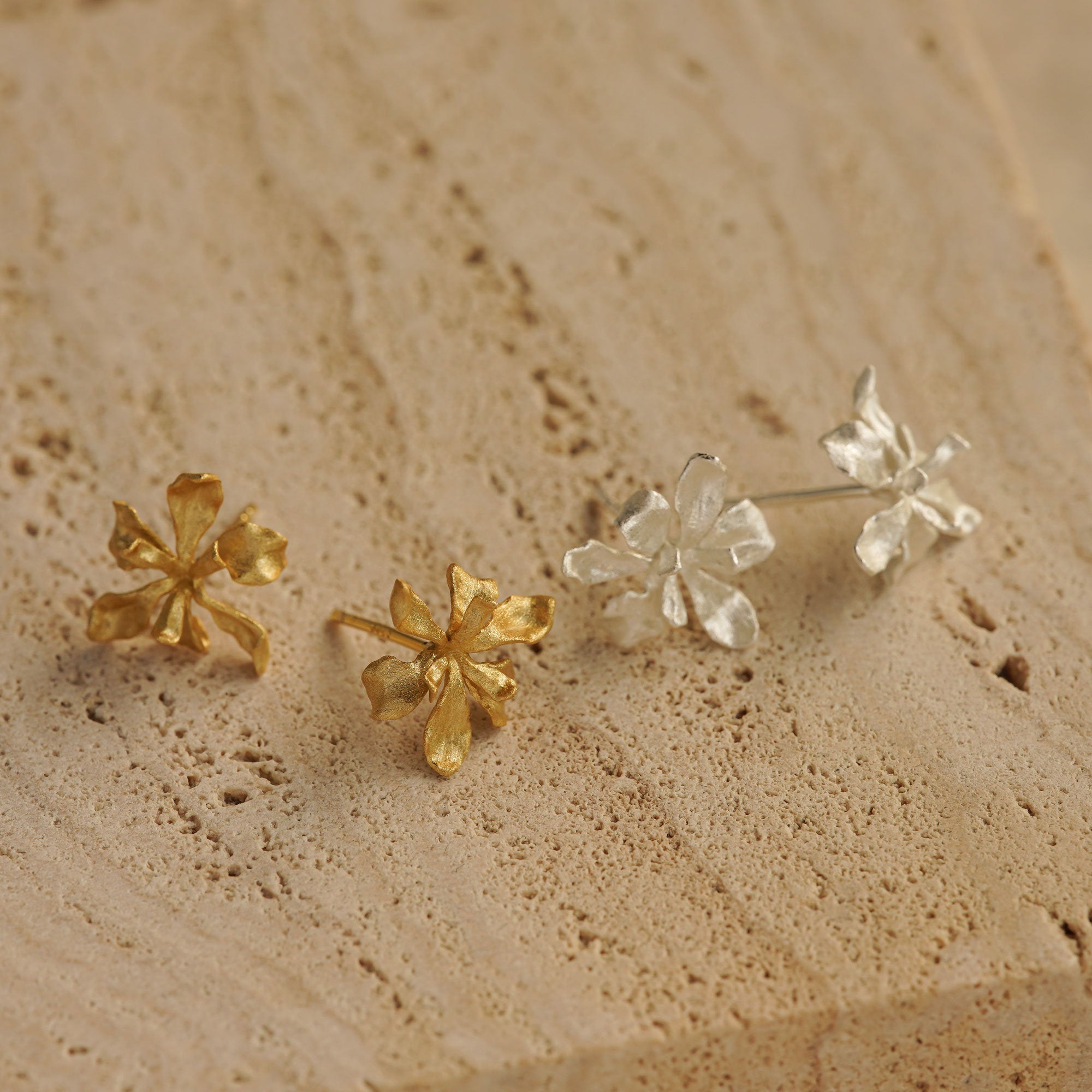 IRIS EARRING STUDS