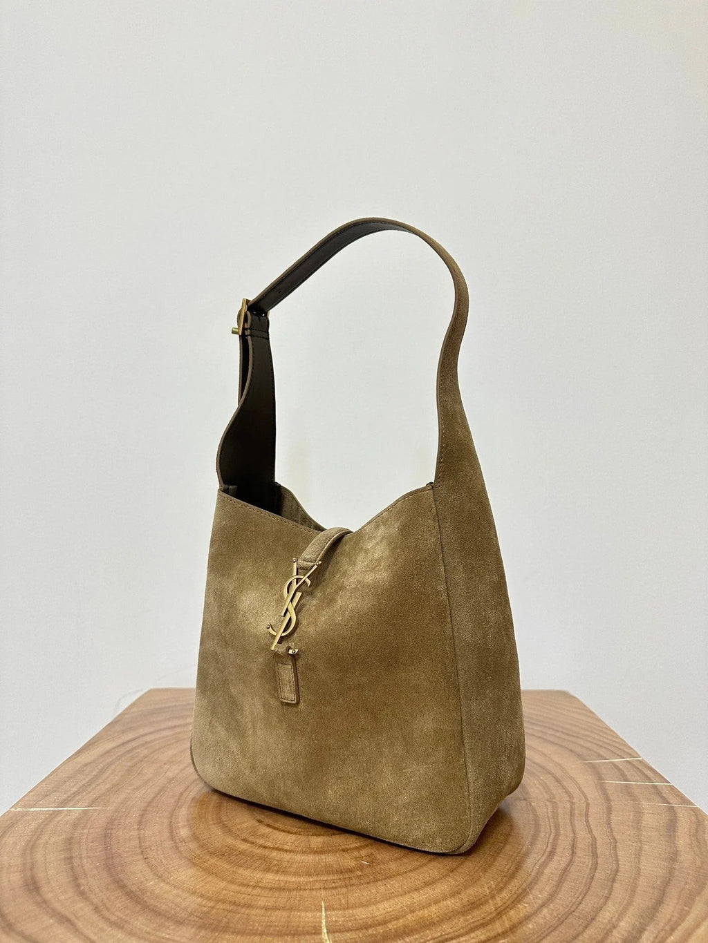 LE 5 _ 7 SUPPLE SMALL 22 IN PEANUT BROWN SUEDE